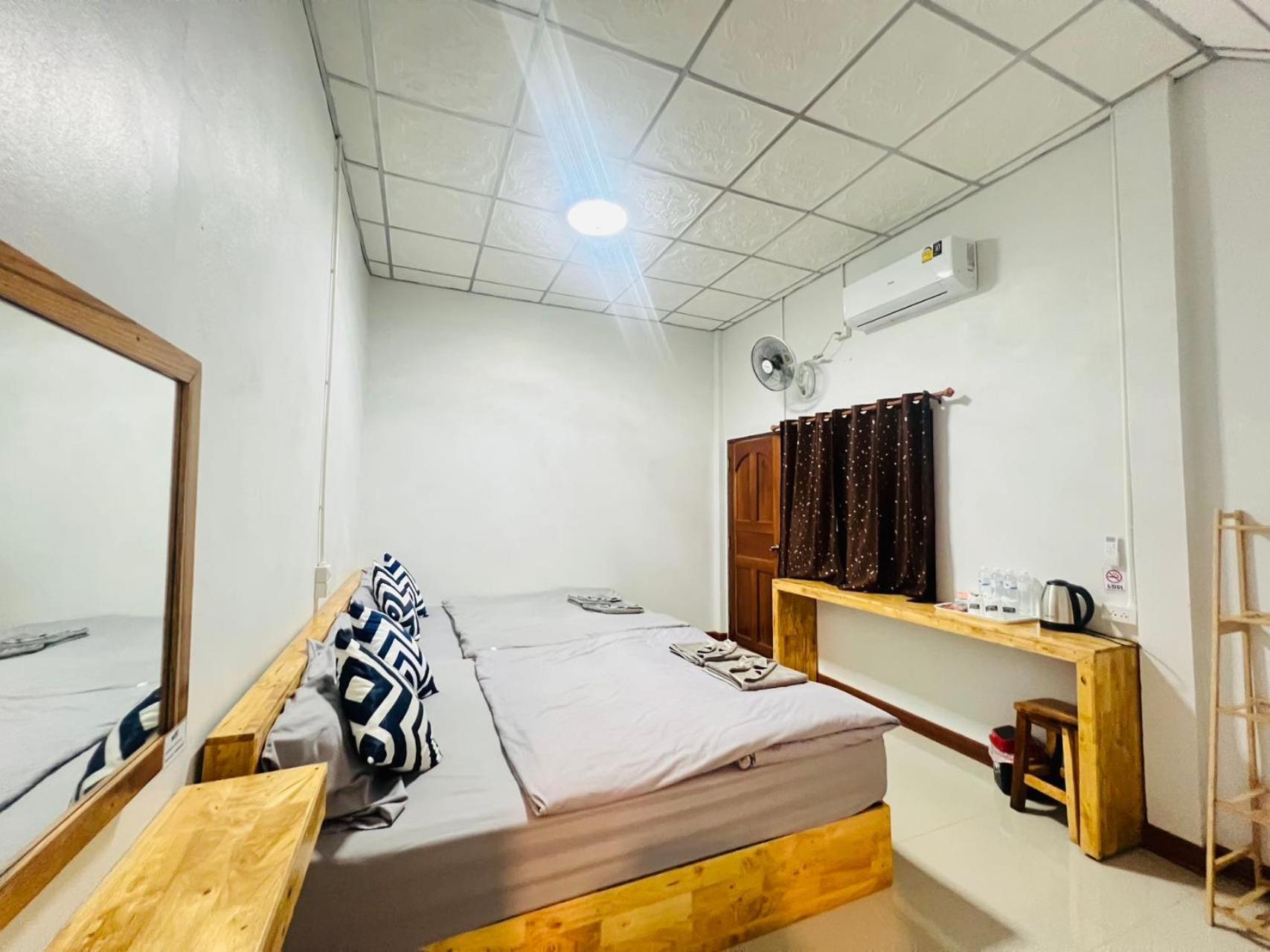 Lungwang Guest House Ban Rak Thai Exterior photo
