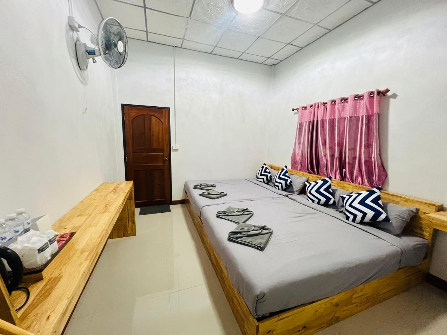 Lungwang Guest House Ban Rak Thai Exterior photo